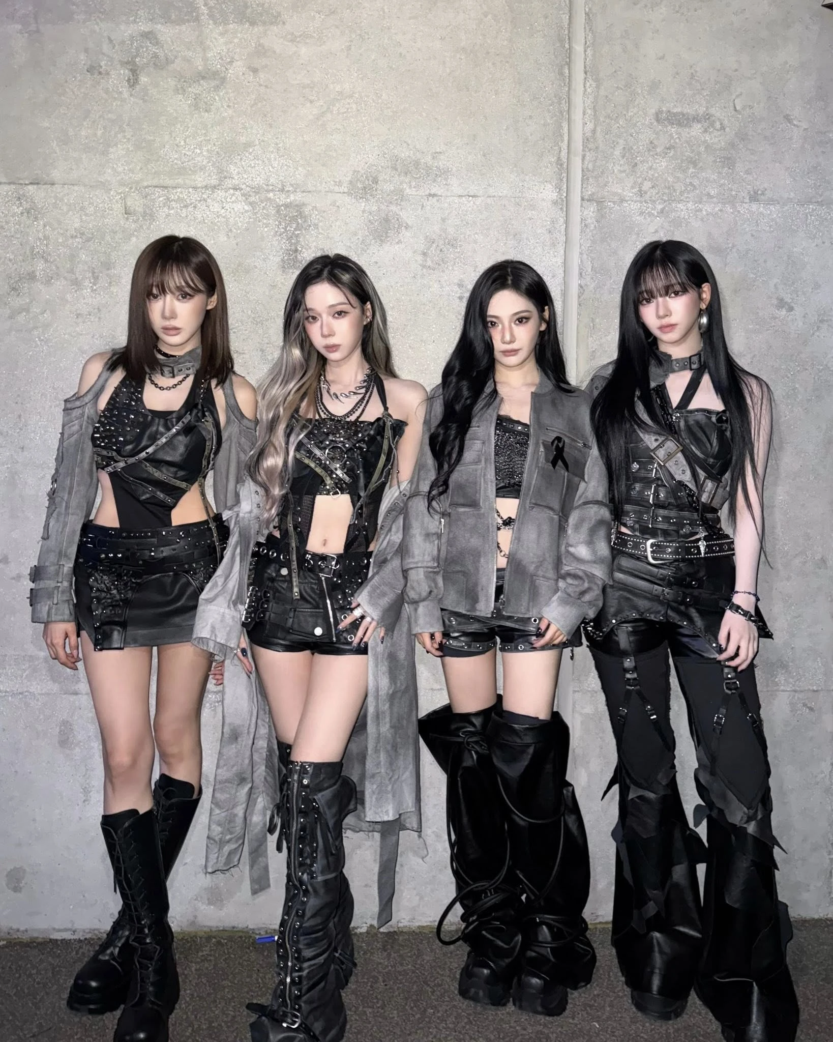 Năm 2025 aespa vướng vào nhiều ồn ào liên quan đến hát nhép và chất lượng concert