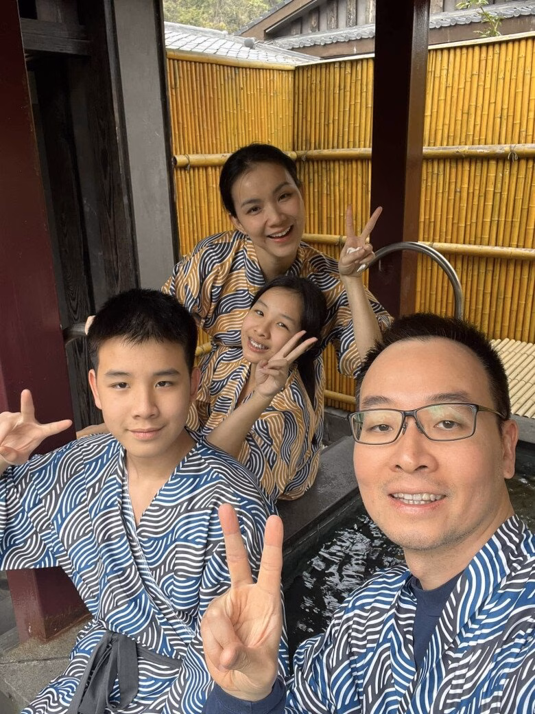 2 con của Hoa hậu Thùy Lâm thừa hưởng trọn vẹn nét đẹp từ bố mẹ.