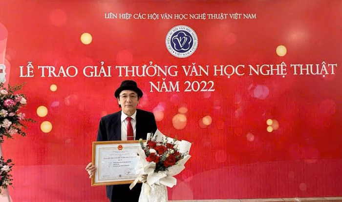 Nhà lý luận phê bình Trịnh Vĩnh Đức và một giải thưởng mà ông đạt được