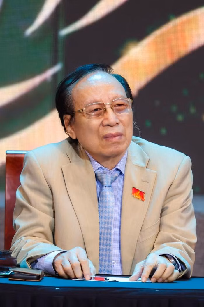 NSND Lê Tiến Thọ nhấn mạnh sự giao thoa giữa văn hóa và sắc đẹp để tìm ra gương mặt xứng đáng.