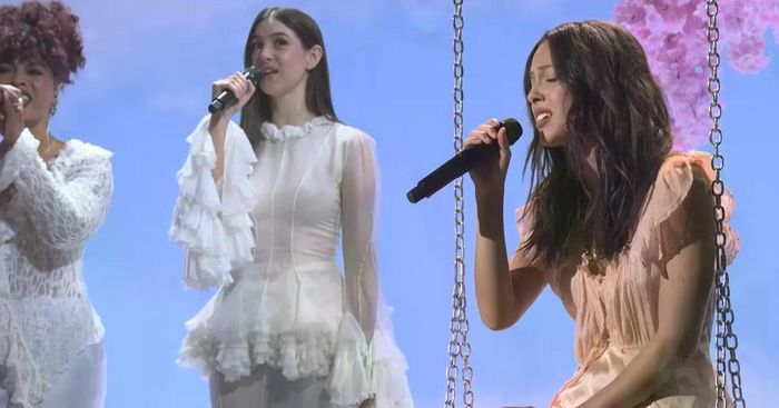 Khoảnh khắc Olivia Rodrigo đắm chìm trong giai điệu Ballad của "begged" tại Saturday Night Live.