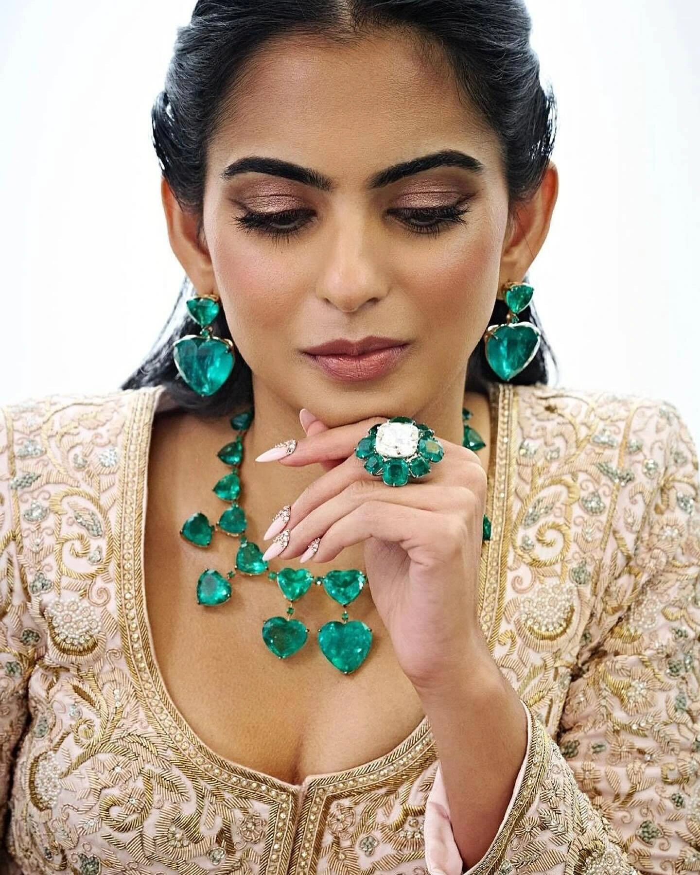 Isha Ambani phong cách Met Gala 2026